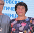 Педконференция-2025: нагрудный знак «Наставнику героя» вручен Людмиле Барсуковой - Газета Рассвет